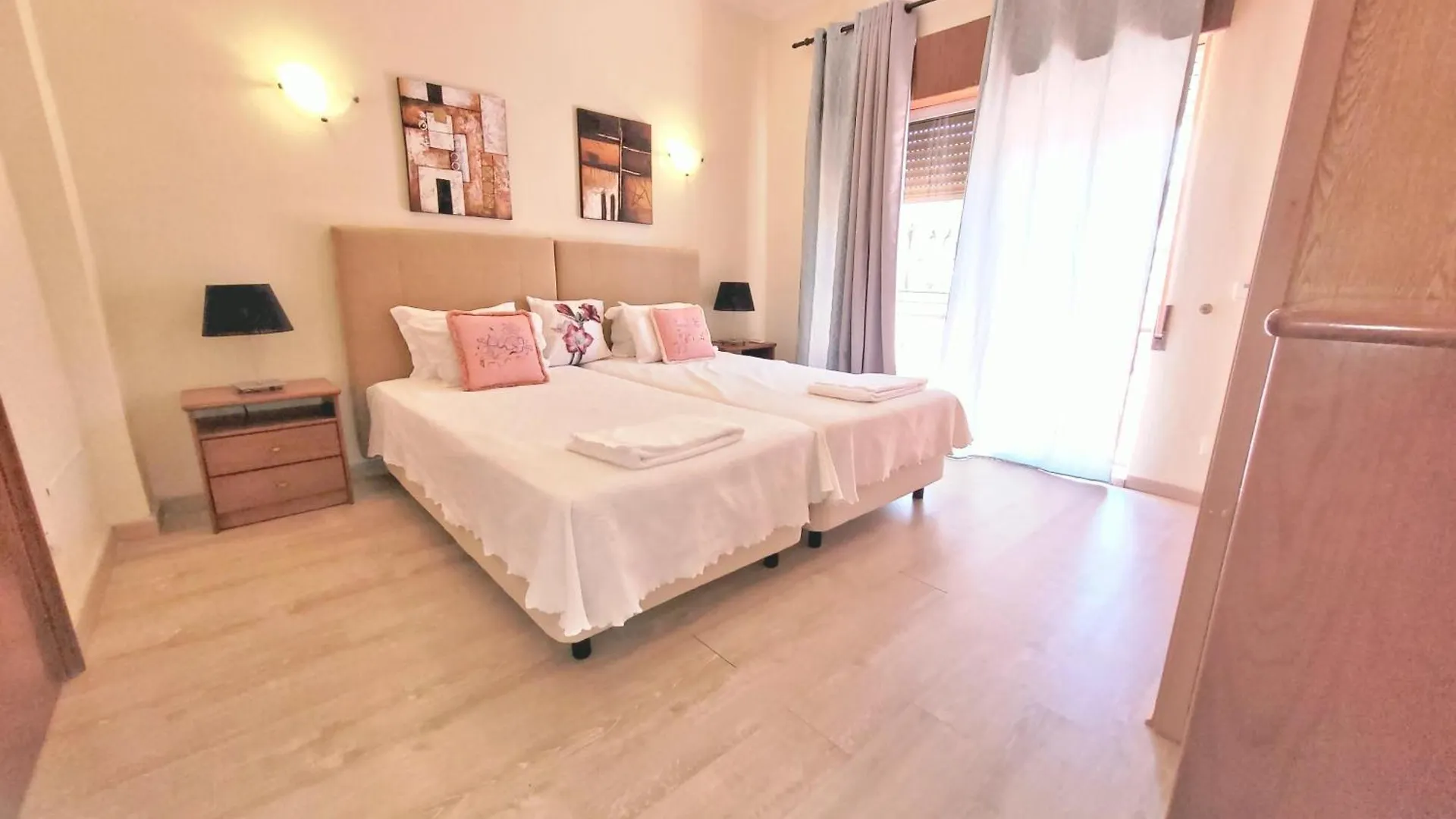 Walking Distance To The Centre - Snooker Table - Private Pool - 5 Bedrooms Quarteira