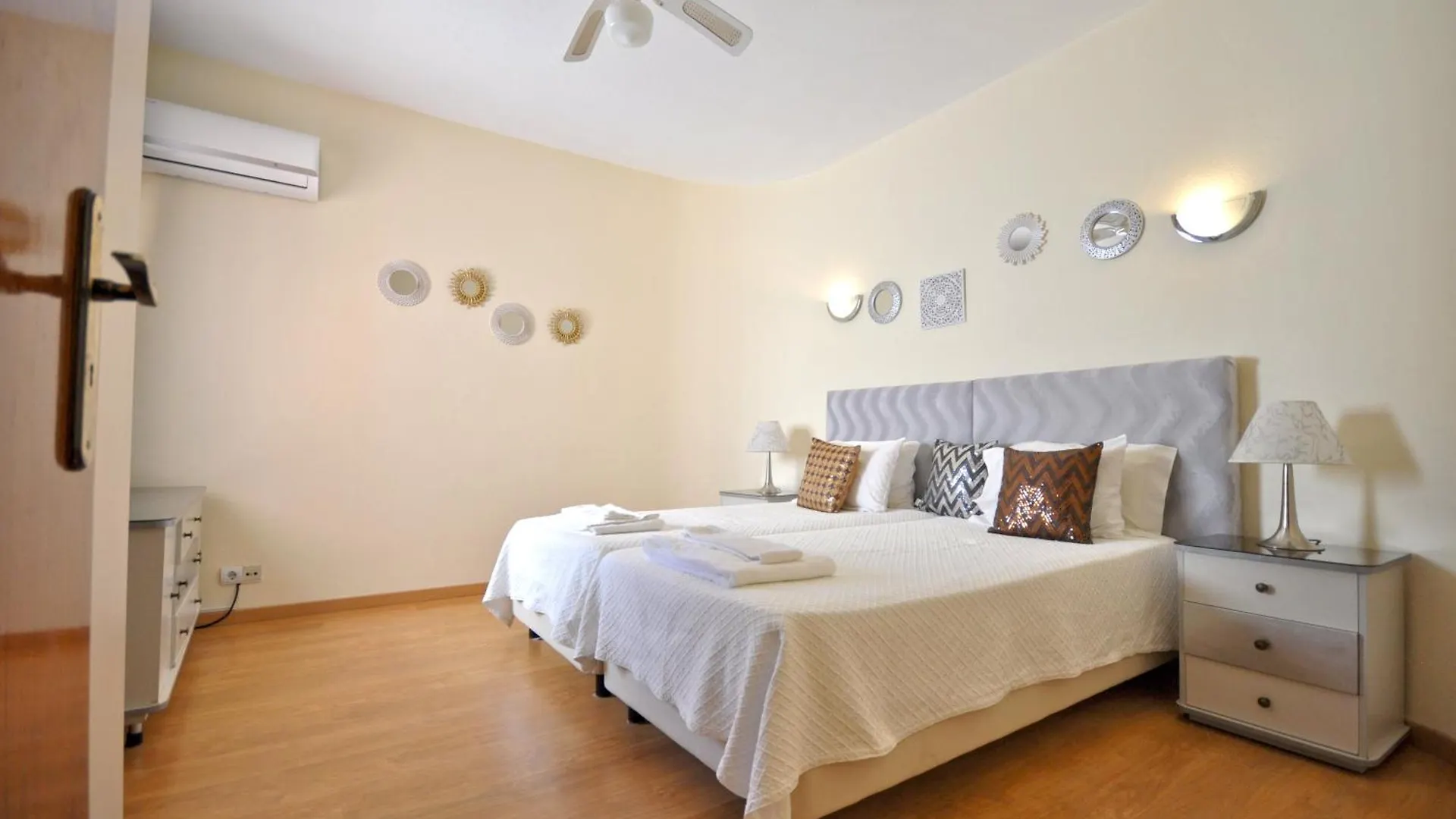Walking Distance To The Centre - Snooker Table - Private Pool - 5 Bedrooms Quarteira Portugal