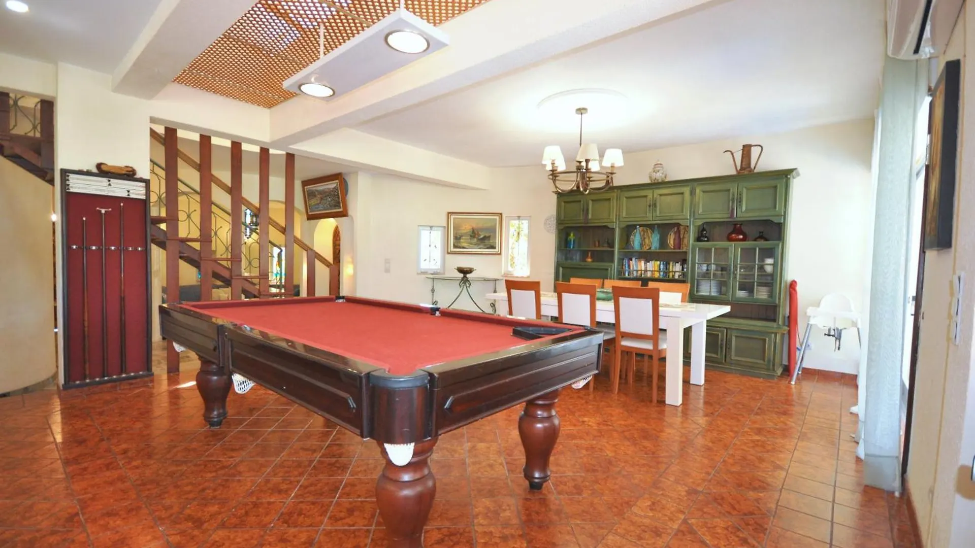 Walking Distance To The Centre - Snooker Table - Private Pool - 5 Bedrooms Quarteira