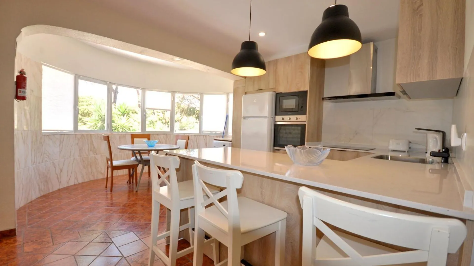 Villa Walking Distance To The Centre - Snooker Table - Private Pool - 5 Bedrooms Quarteira Portugal