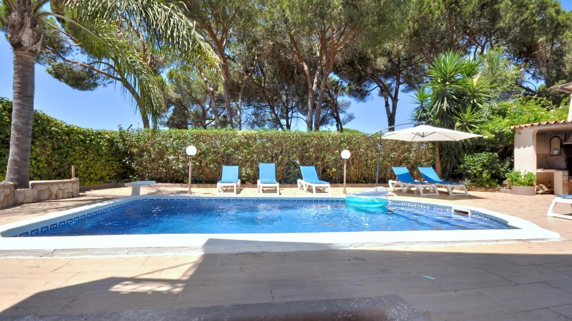 Walking Distance To The Centre - Snooker Table - Private Pool - 5 Bedrooms Quarteira Villa